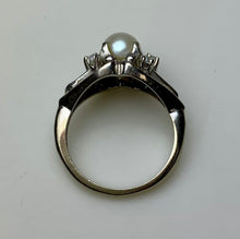 Load image into Gallery viewer, 10K White Gold Pearl Ring sz 5.5 (4.1g)
