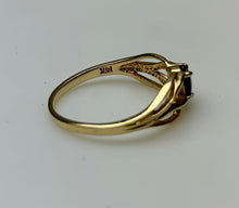 Load image into Gallery viewer, 14K Gold Sapphire Ring sz 4 (1.2g)
