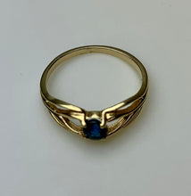 Load image into Gallery viewer, 14K Gold Sapphire Ring sz 4 (1.2g)
