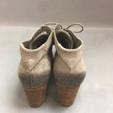Load image into Gallery viewer, Ladies Suede Toms Ankle Booties Size 9.5
