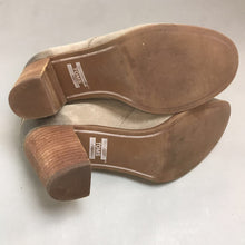 Load image into Gallery viewer, Ladies Suede Toms Ankle Booties Size 9.5
