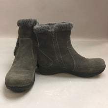 Load image into Gallery viewer, Ladies Beartrap Leather Winter Ankle Boots Size 9
