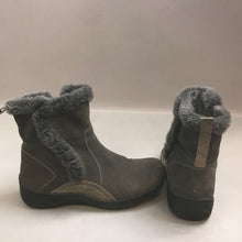 Load image into Gallery viewer, Ladies Beartrap Leather Winter Ankle Boots Size 9
