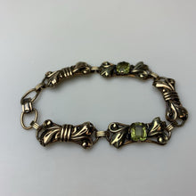 Load image into Gallery viewer, Vintage Providence Stock Company 12K Gold Filled Green Gem Bow Link Bracelet (7&quot;)
