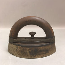 Load image into Gallery viewer, Antique Sad Iron (7inx5in)
