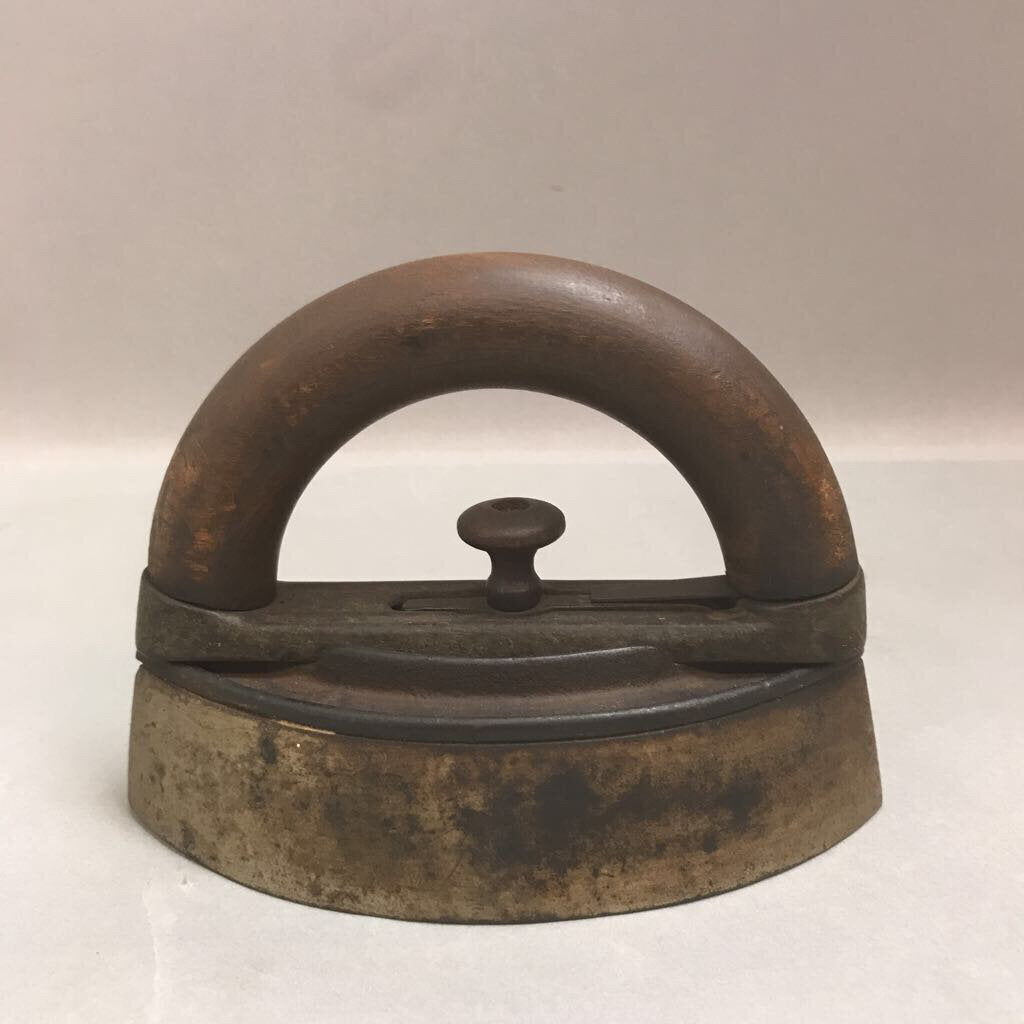 Antique Sad Iron (7inx5in)