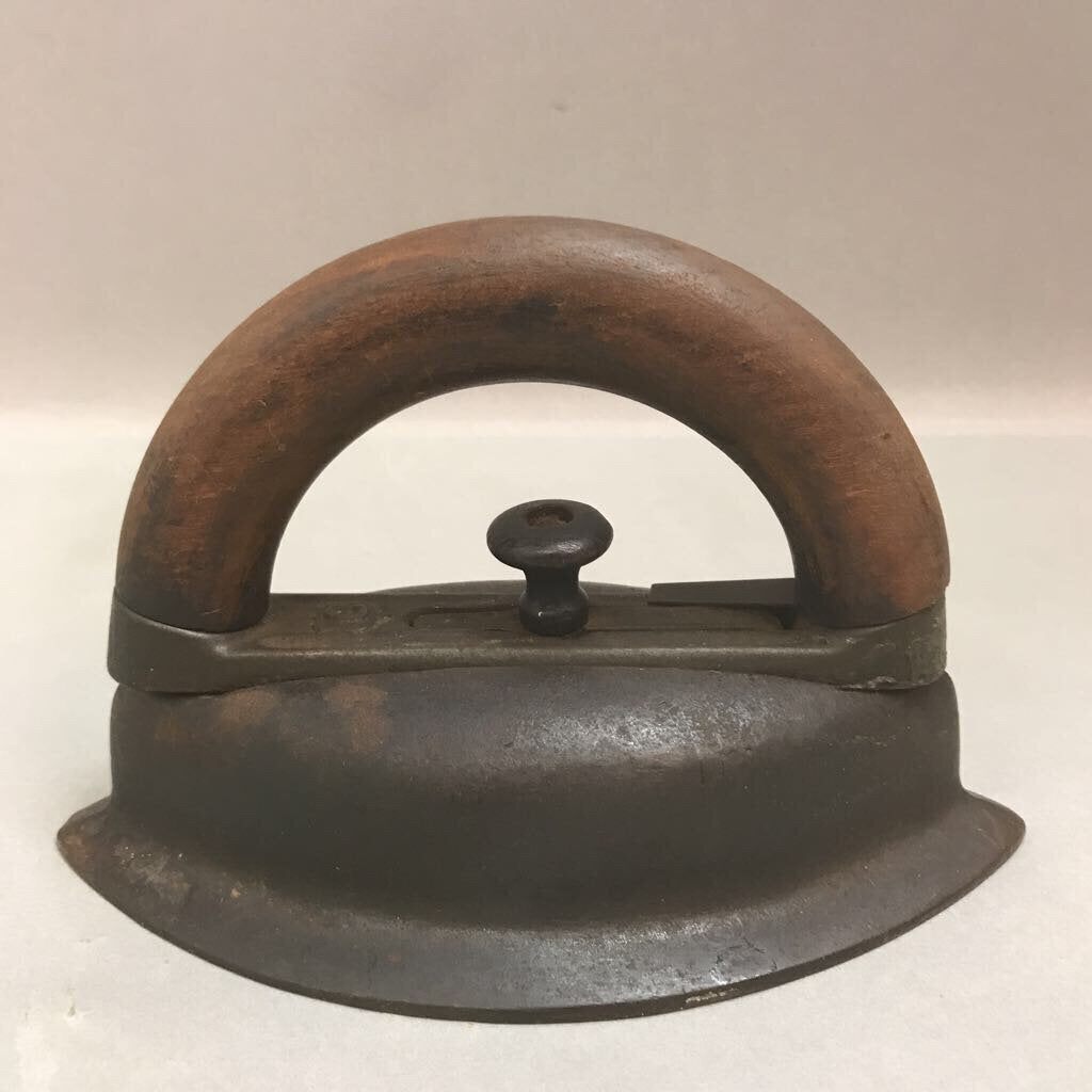 Antique Sad Iron (7inx5in)