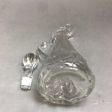 Load image into Gallery viewer, Vintage Oil Cruet Heisey Old Sandwich (8in)
