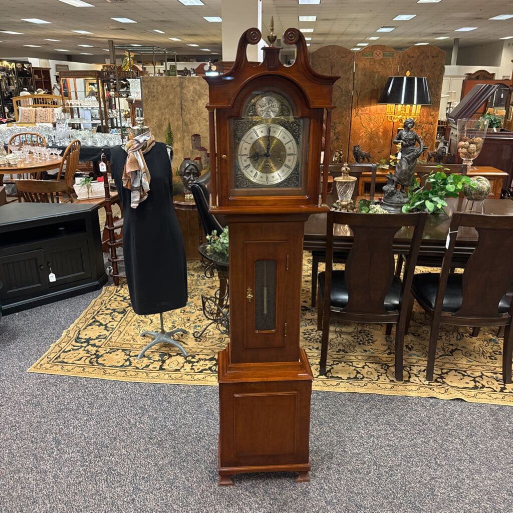 Daneker Grandmother Clock (71x15x9)