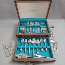 Load image into Gallery viewer, Oneida &#39;Affection&#39; Silverplate Flatware Set w/ Chest (5x16x11)
