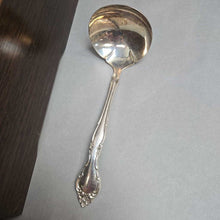 Load image into Gallery viewer, Oneida &#39;Affection&#39; Silverplate Flatware Set w/ Chest (5x16x11)
