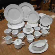 Load image into Gallery viewer, Four Crown China &quot;Southampton&quot; China Set
