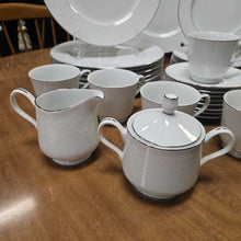 Load image into Gallery viewer, Four Crown China &quot;Southampton&quot; China Set
