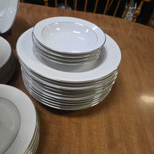 Load image into Gallery viewer, Four Crown China &quot;Southampton&quot; China Set
