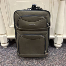 Load image into Gallery viewer, 23&quot; Leisure Green Luggage
