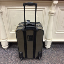 Load image into Gallery viewer, 23&quot; Leisure Green Luggage
