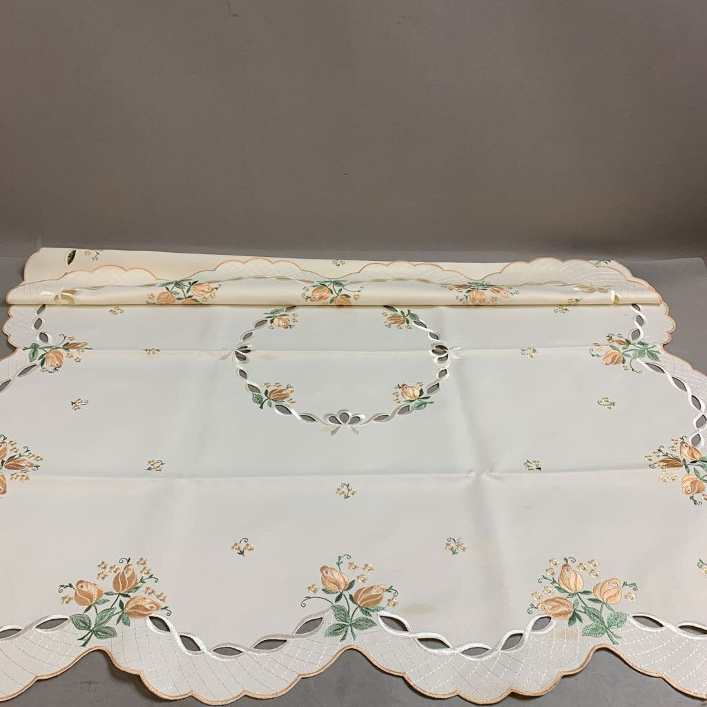 Cream Needlepoint Flower Centerpiece (16x16)