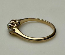 Load image into Gallery viewer, Vintage 14K Gold Pearl Ring sz 5.5 (2.0g)
