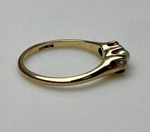Load image into Gallery viewer, Vintage 14K Gold Pearl Ring sz 5.5 (2.0g)

