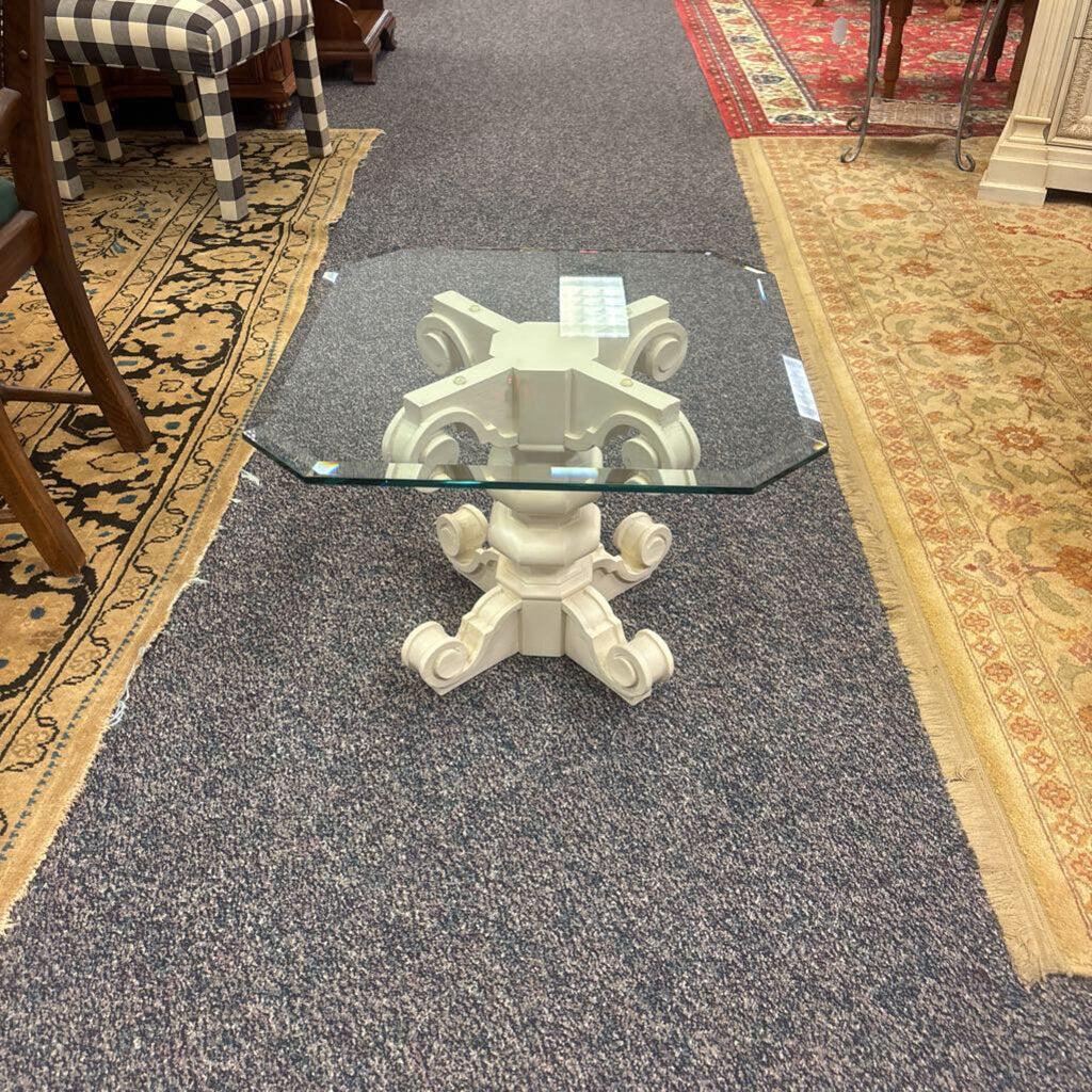 Glass Top End Table (16x22x22)