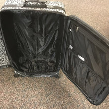 Load image into Gallery viewer, Leisure Soft Shell Animal Print 3 Piece Set of Luggage
