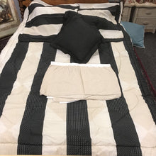 Load image into Gallery viewer, Gatsby Target Black/Gray Stripped Twin 6 Piece Bedding
