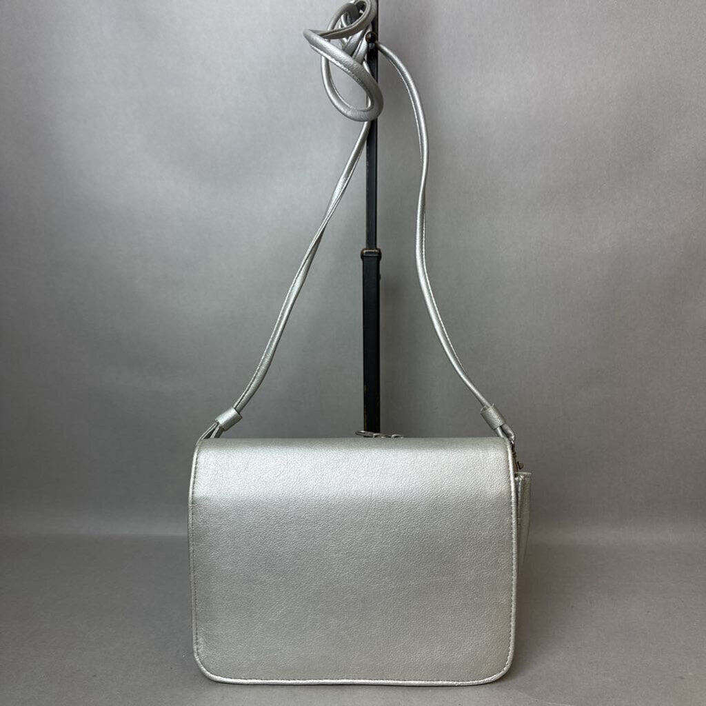 Vintage Metallic Silver Faux Leather Crossbody Purse (6x9x3