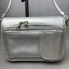 Load image into Gallery viewer, Vintage Metallic Silver Faux Leather Crossbody Purse (6x9x3&quot;)
