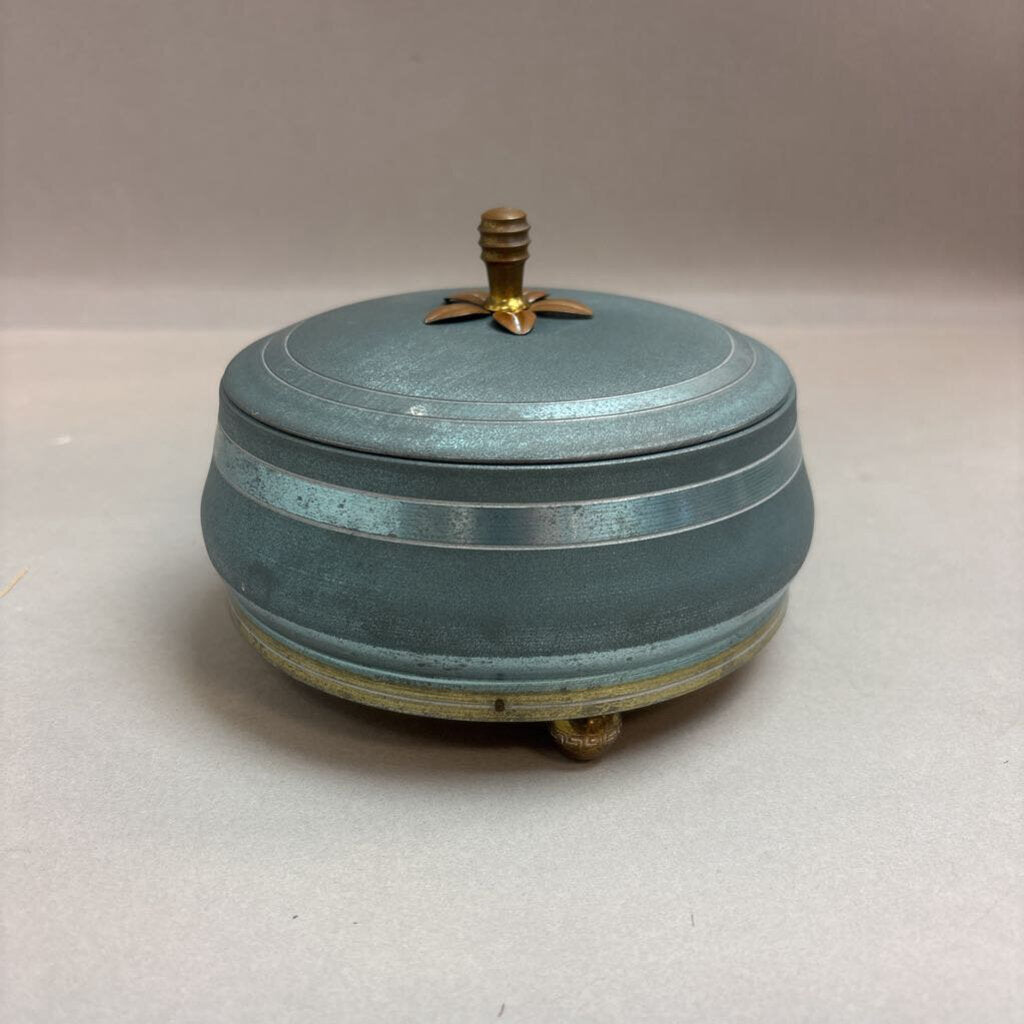 Vintage Round Powder Puff Music Box (4x6)