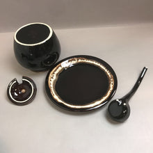 Load image into Gallery viewer, Vintage Pfaltzgraff Serving Crock with Lid and Matching Plate &amp; Laddle
