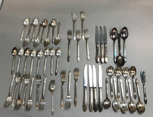 Load image into Gallery viewer, Rogers Bros &#39;First Love&#39; Silverplate Flatware Set (52pc)
