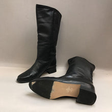 Load image into Gallery viewer, Mister Shoes Black Leather Boots Size 8W
