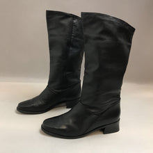 Load image into Gallery viewer, Mister Shoes Black Leather Boots Size 8W

