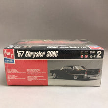 Load image into Gallery viewer, AMT &#39;57 Chrysler 300C Model Kit (1:25)
