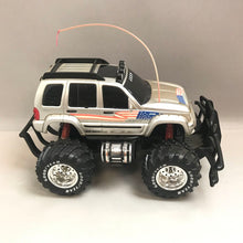 Load image into Gallery viewer, New Bright Jeep Liberty R/C Vehicle (9x15x9) (As-Is)
