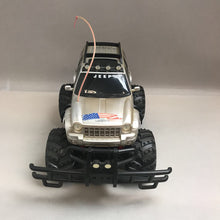 Load image into Gallery viewer, New Bright Jeep Liberty R/C Vehicle (9x15x9) (As-Is)
