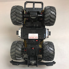 Load image into Gallery viewer, New Bright Jeep Liberty R/C Vehicle (9x15x9) (As-Is)

