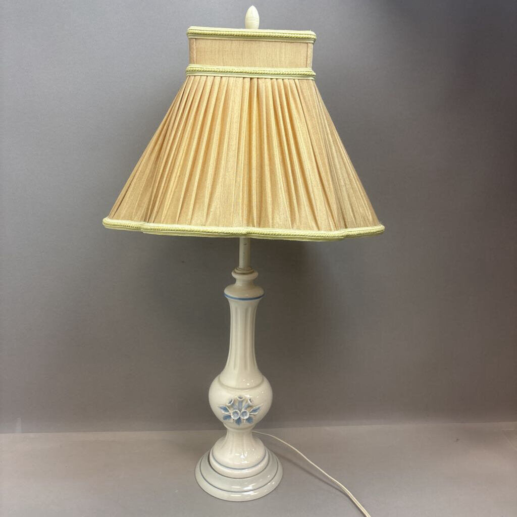 White & Blue Porcelain Floral Lamp (28