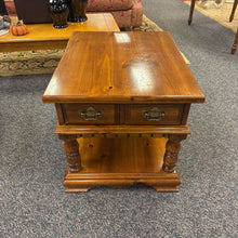 Load image into Gallery viewer, End Table (22x22x27)
