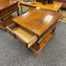 Load image into Gallery viewer, End Table (22x22x27)
