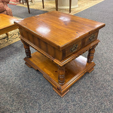 Load image into Gallery viewer, End Table (22x22x27)
