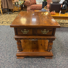 Load image into Gallery viewer, End Table (22x22x27)
