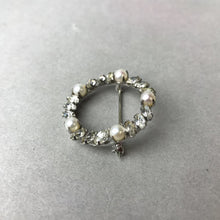 Load image into Gallery viewer, Vintage Sterling Pearl Clear Crystal Circle Brooch Pin (1.25&quot;)
