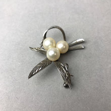 Load image into Gallery viewer, Vintage Sterling Cultured Pearl Ribbon Feather Brooch Pin (1.75")
