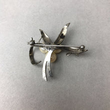 Load image into Gallery viewer, Vintage Sterling Cultured Pearl Ribbon Feather Brooch Pin (1.75")
