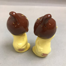 Load image into Gallery viewer, Vintage Tee And Eff Salt &amp; Pepper Shakers: Tastee-Freez (3.5&quot;)
