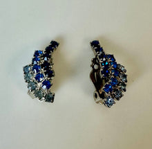 Load image into Gallery viewer, Vintage Shades of Blue Rhinestone Interlocking Circles 1.5&quot; Brooch Pin w/ 1&quot; Earrings Set
