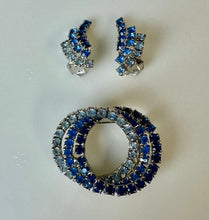 Load image into Gallery viewer, Vintage Shades of Blue Rhinestone Interlocking Circles 1.5&quot; Brooch Pin w/ 1&quot; Earrings Set
