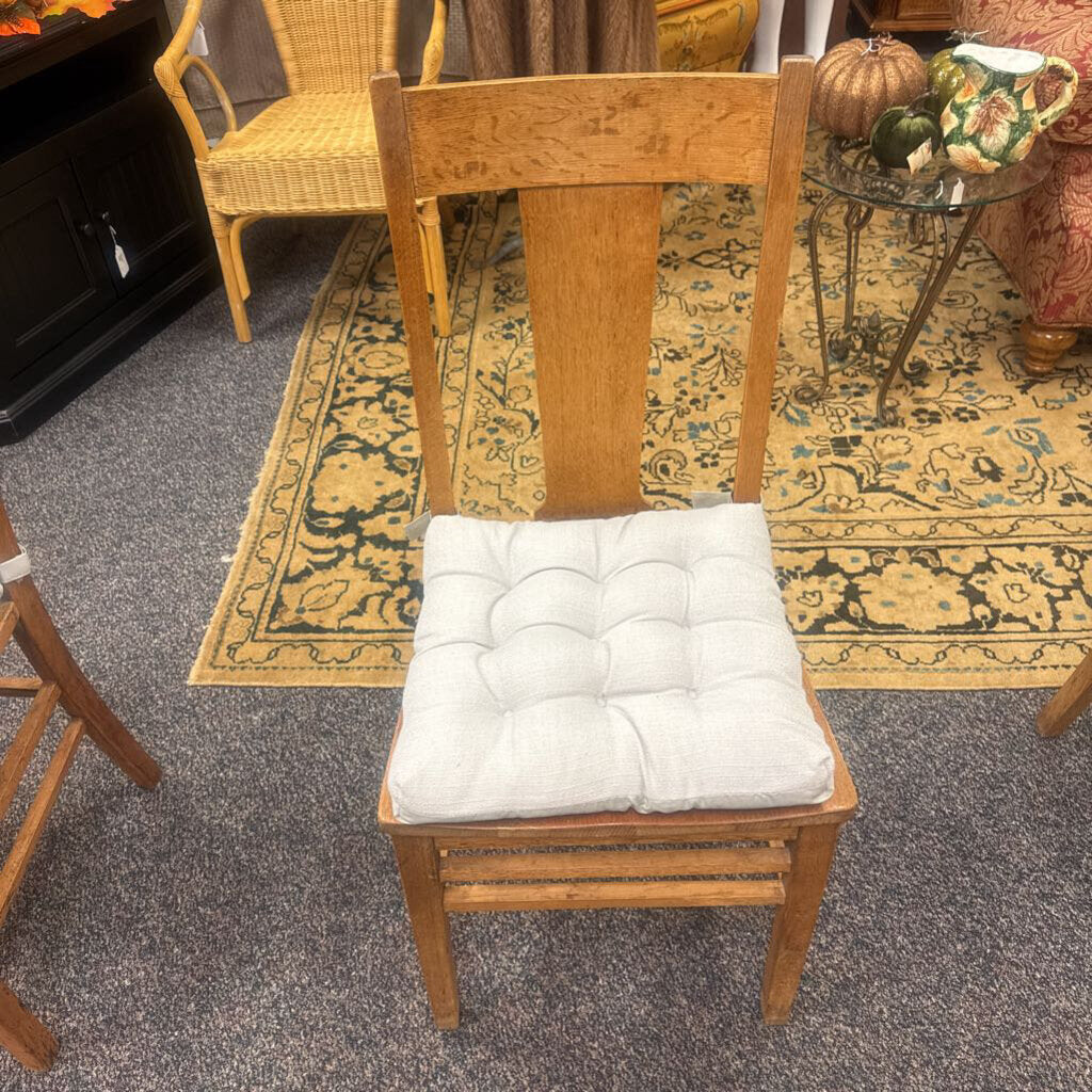 Oak Chair (37x18x18)