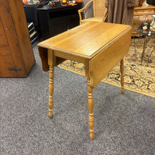 Load image into Gallery viewer, Pine Drop Leaf Table (29x19/31x29)

